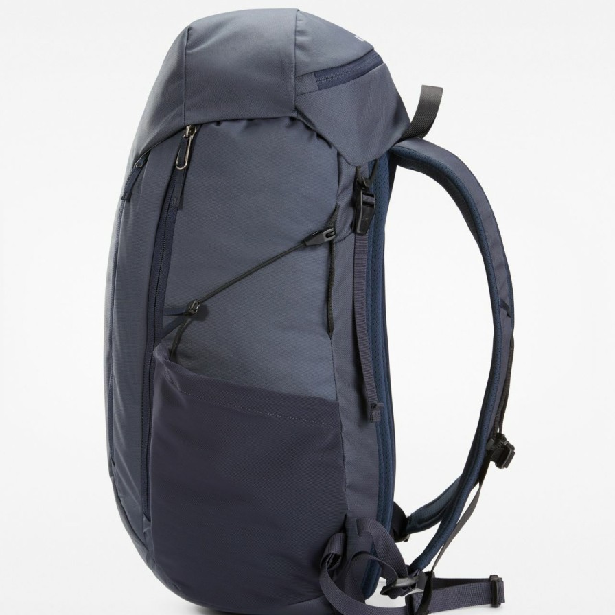 Backpacks * | Arc'Teryx Mantis 30 Backpack Black Sapphire